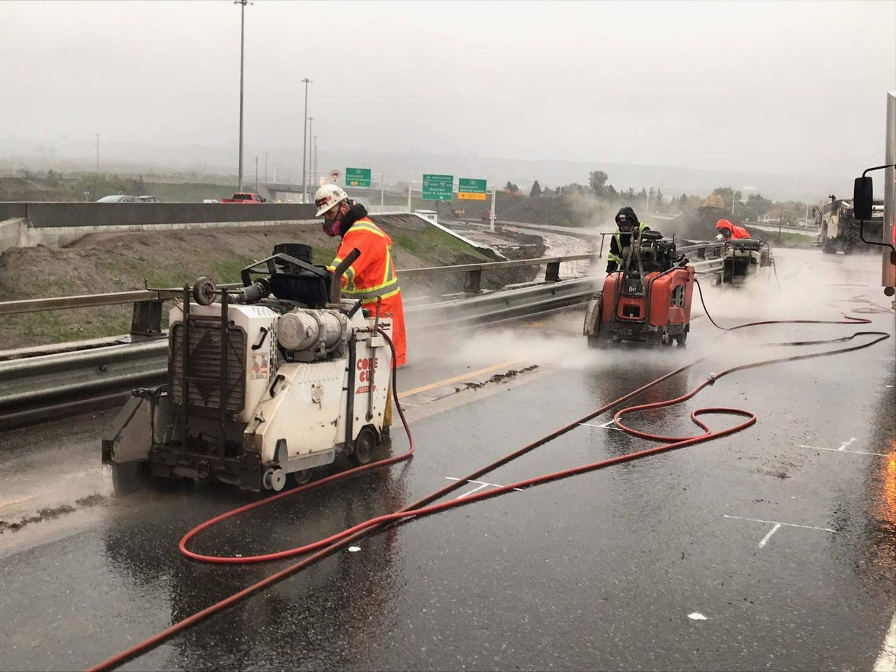 Sciage de chaussée autoroutière pour infrastructures publiques