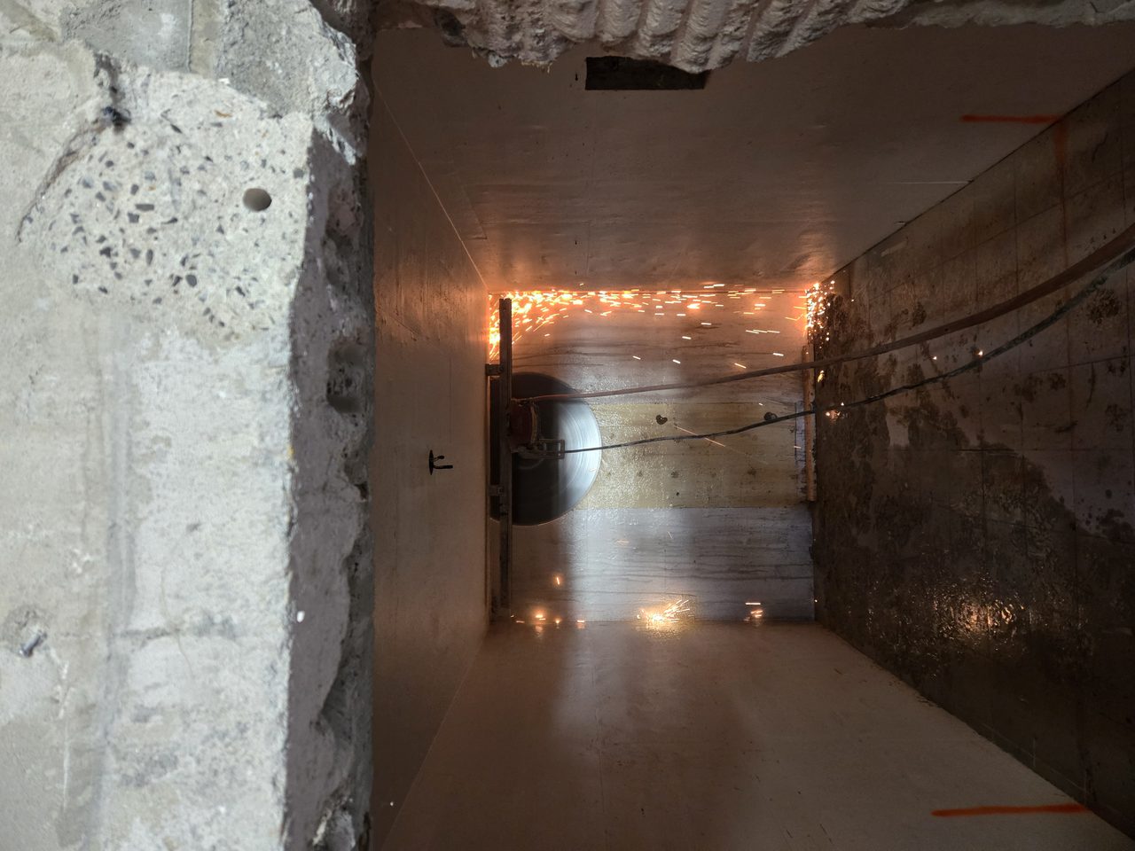Sciage d'ouverture structurale dans un mur de béton au sous-sol